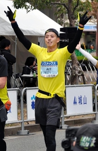 障害のある長女を思い、初マラソンに挑んだ福田真司さん。完走後は「もう一度出たい」＝神戸市中央区港島中町６