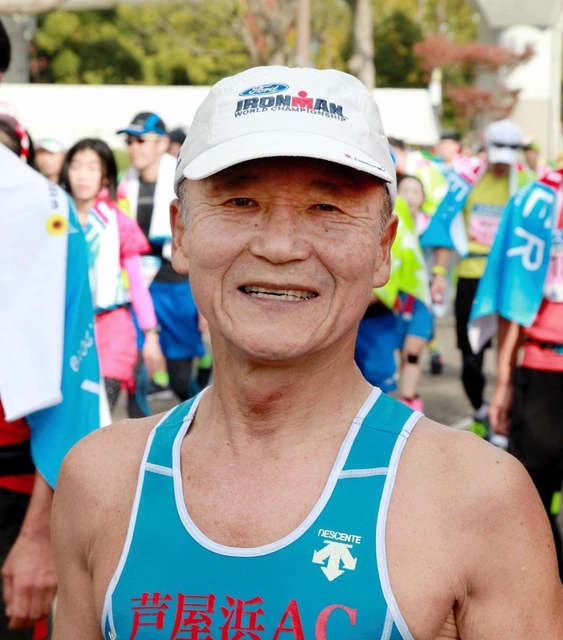 神戸マラソンを完走した芦屋市の宗政義仁さん＝神戸市中央区
