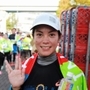 神戸マラソンを完走した明石市の綿貫可奈子さん＝神戸市中央区