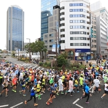 第１０回神戸マラソン／スタート／（１６）