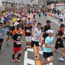 第１０回神戸マラソン／折り返し付近（須磨・垂水）／（５）