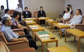 政活費の不透明支出の実態解明に向け、大野一市議の事情聴取を決めた代表者会議＝１０日午後、神戸市役所