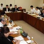 ３日間にわたる「自民党神戸」関係者への事情聴取が終わった神戸市議会の検討会＝１８日午後、神戸市役所