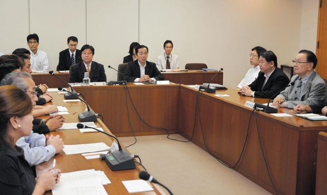 自民党神戸への対応などが報告された神戸市議会の検討会＝神戸市役所