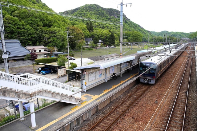 のどかな山あいのＪＲ道場駅