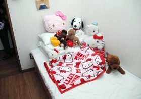 ぬいぐるみに囲まれて