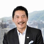 笑顔でラグビー界の未来を語る平尾誠二さん＝２０１５年５月、神戸市中央区