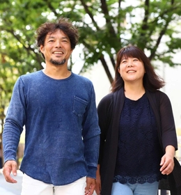 阿部一二三、詩らを連れてよく神戸ハーバーランドを訪れたという父浩二さん（左）と母愛さん＝２０１９年、神戸市中央区東川崎町１