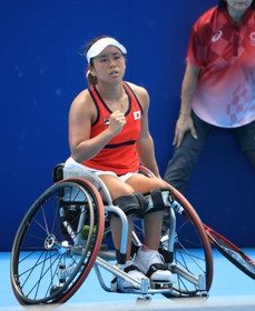 車いすテニス女子シングルス準々決勝で４強入りした上地結衣＝８月３１日、有明テニスの森センターコート（撮影・吉田敦史）