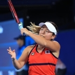 車いすテニス女子シングルス決勝　オランダのディーデ・デフロートと対戦する上地結衣＝有明テニスの森センターコート（撮影・吉田敦史）