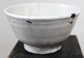 鎹直しのある高麗茶碗