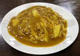広東料理香美園のカレー。スープのうまみにパンチが際立つ