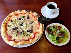 ピッツェリア・モンドールのミックスピッツァ