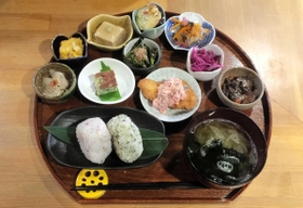 おにぎりとおばんざい七花のおばんざいらんち