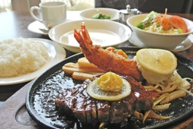 モッキンバードのテンダーロインステーキとエビフライ定食