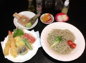 海老野菜天ぷら蕎麦（そば）切り（冷ｏｒ温）セットピクルス添え