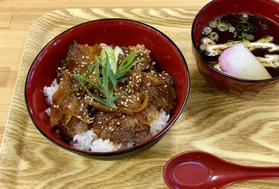 立ち食いうどん・呑み処「味楽る」の焼肉丼