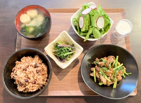 農家とコラボカフェ「あぐり・キッチン」の親鶏のレモンペッパー焼き定食