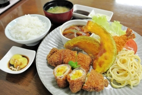 黒川温泉　美人の湯の「銀馬車かぼちゃの八鹿豚まきまきフライ定食」