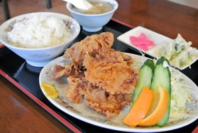 王関の「肉の天ぷら定食」