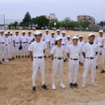 部員４人（前列）が日替わりで主将を務める垂水中野球部＝神戸市垂水区上高丸１、垂水中学校