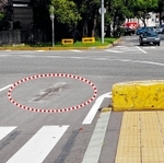 消された直進矢印（赤点線）＝神戸市兵庫区大開通１