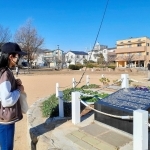 地域で多くの人が亡くなったことを忘れないように建てられたモニュメント＝神戸市須磨区千歳町２、千歳公園