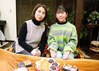 きな粉とあんこで包んだ人気のおはぎ