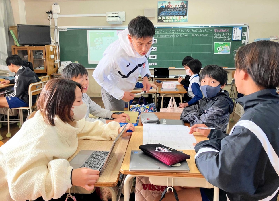 【お取り置き】神戸新聞　9/1　防災の日　週間番組表　アメフト関学大　餃子の王将 地震、津波、洪水、土砂災害 神戸・若宮小で6年生授業 「防災ぼうや