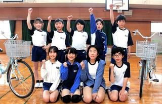 ８月の全国大会で活躍を目指す自由が丘東小学校の児童たち＝三木市志染町四合谷