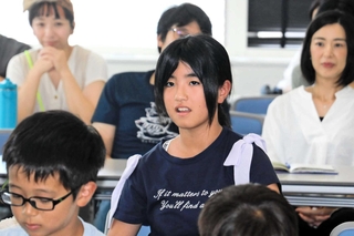 こども震災学校で発表する参加者