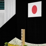黙とうされる天皇、皇后両陛下＝８月１５日、日本武道館