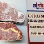 放牧で牧草を食べて育ち、脂が黄色がかっている牛の肉（左下）。穀物で育てた牛の脂は真っ白