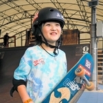 スケートボードのＸゲームズで銅メダルを手にした河上恵蒔さん。次は最年少優勝を狙う＝神戸市東灘区向洋町中８