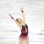 フィギュアスケート女子で銀メダルを獲得した（Ｄ）選手＝ミラノアイススケートアリーナ