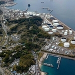 石油の国家備蓄の放出が始まった愛媛県今治市の菊間基地＝３月２６日