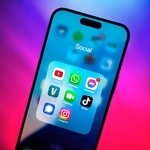 スマホに表示されたＳＮＳアプリ（ゲッティ＝共同）