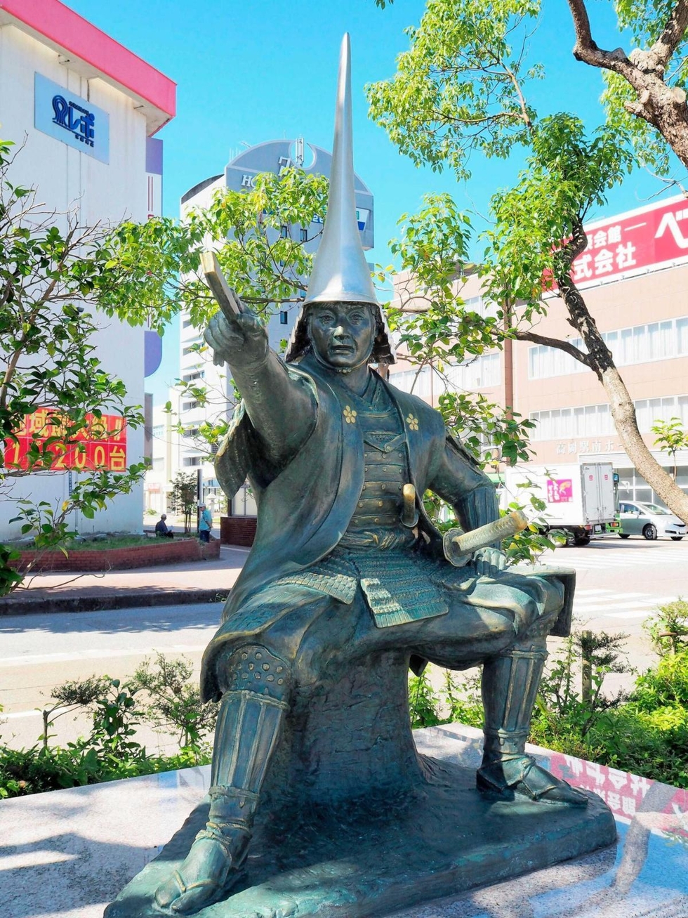 どうぞう！見て知って＞（41）前田利長（富山県高岡市）「銅像の古里