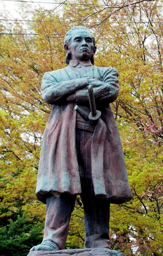 戊辰戦争時の様子を表した板垣退助像＝栃木県日光市