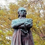 戊辰戦争時の様子を表した板垣退助像＝栃木県日光市