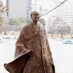 中国から贈られた鑑真像＝東京都台東区の上野恩賜公園