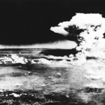 広島に落とされた原爆のきのこ雲＝１９４５年８月６日