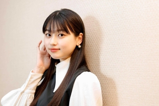 「もともとは内向的で、視線が集まると、やめてくれって思うタイプだった」と話す俳優の菊池日菜子さん