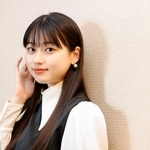 「もともとは内向的で、視線が集まると、やめてくれって思うタイプだった」と話す俳優の菊池日菜子さん