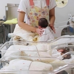 新生児室の赤ちゃん