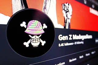 人気マンガ「ワンピース」をモチーフとしたどくろマークを使ったＳＮＳのロゴ＝１０月