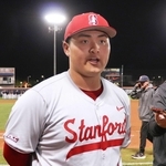 アメリカの大学野球の公式戦にデビューし、インタビューを受ける佐々木麟太郎選手＝２０２５年２月（共同）