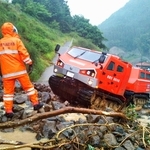 ２０１７年、九州北部の豪雨で福岡県と大分県に出動したレッドサラマンダー（愛知県岡崎市消防本部提供）