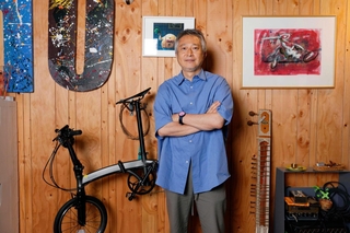 「細かい絵をかくのも、おふざけみたいなだじゃれも大好き」と話す鈴木のりたけさん