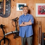 「細かい絵をかくのも、おふざけみたいなだじゃれも大好き」と話す鈴木のりたけさん